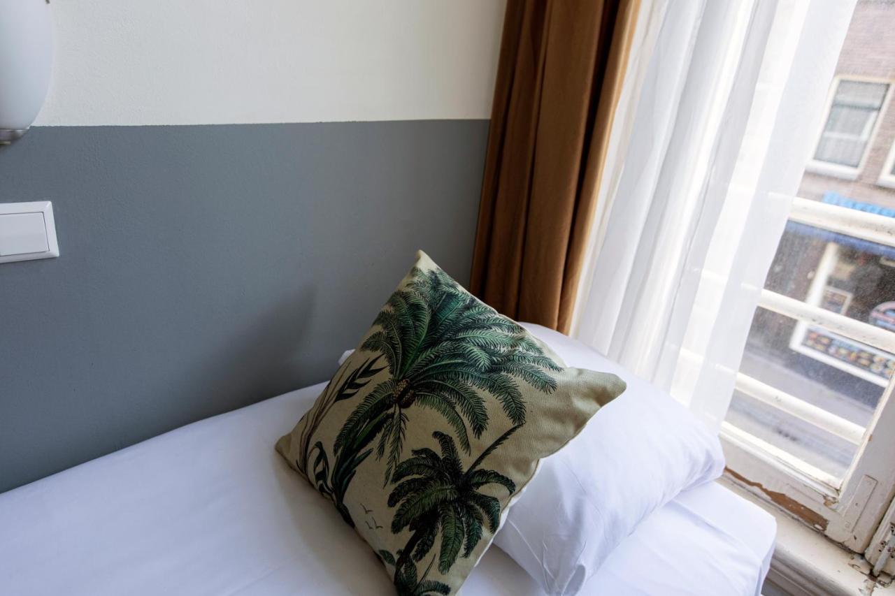 Single Room with Shared Bathroom,1002866580:JPEG