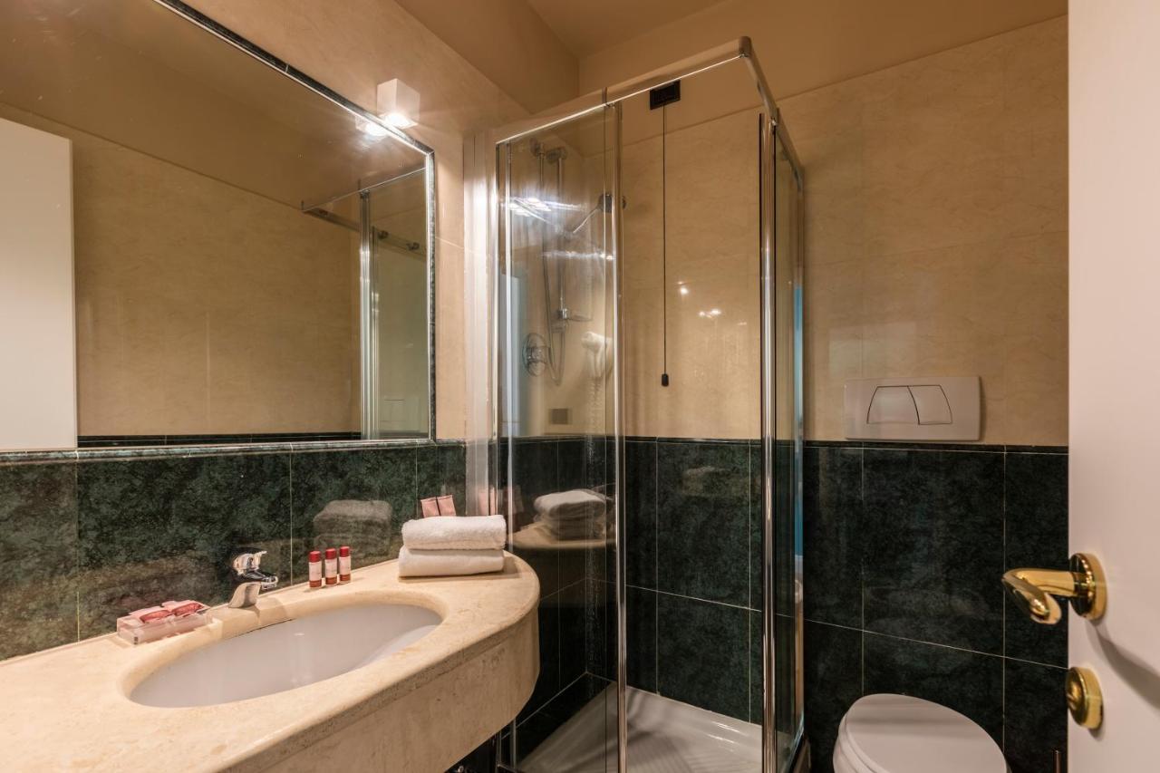 Double or Twin Room,1023872134:JPEG
