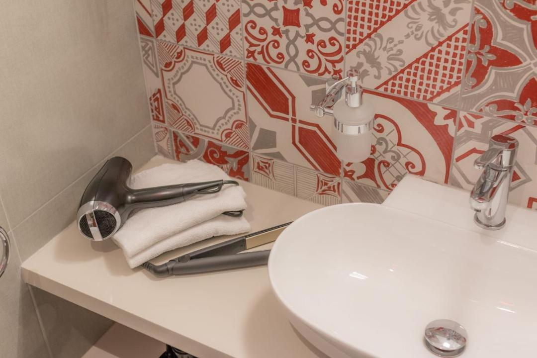Deluxe Double Room Shower