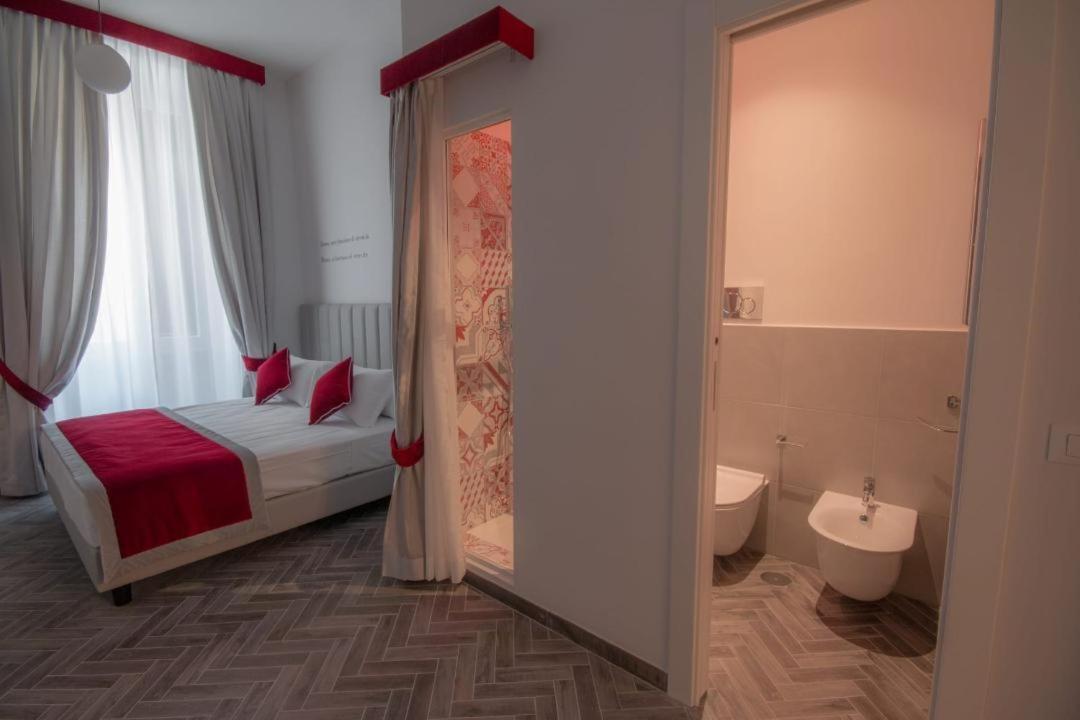 Deluxe Double Room Shower