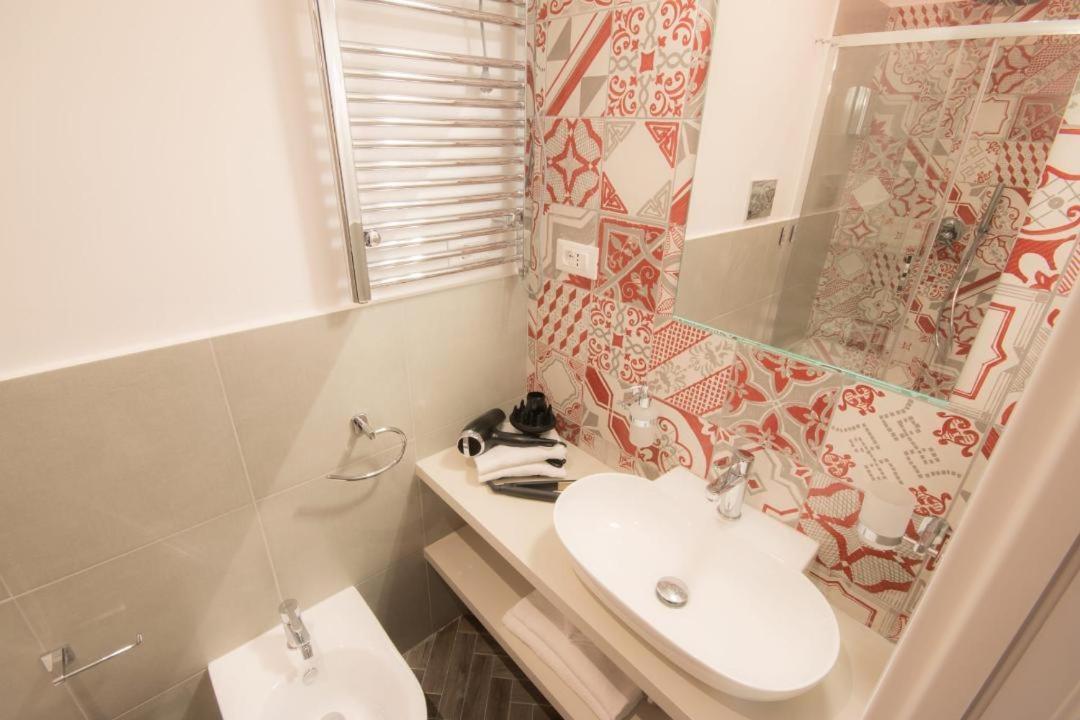 Deluxe Double Room Shower