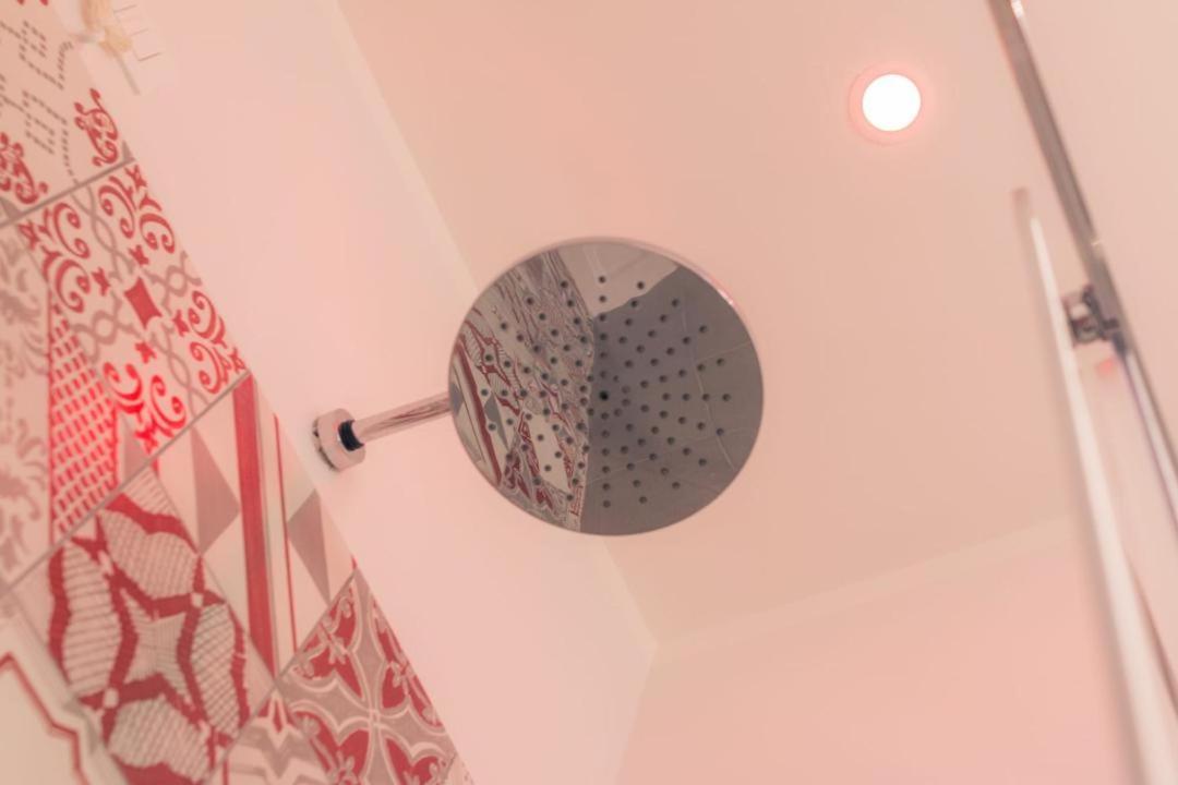 Deluxe Double Room Shower