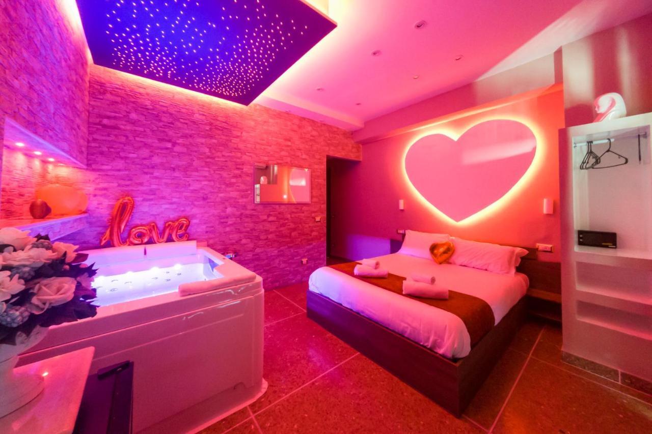 Suite Spa Bath,1233404900:JPEG