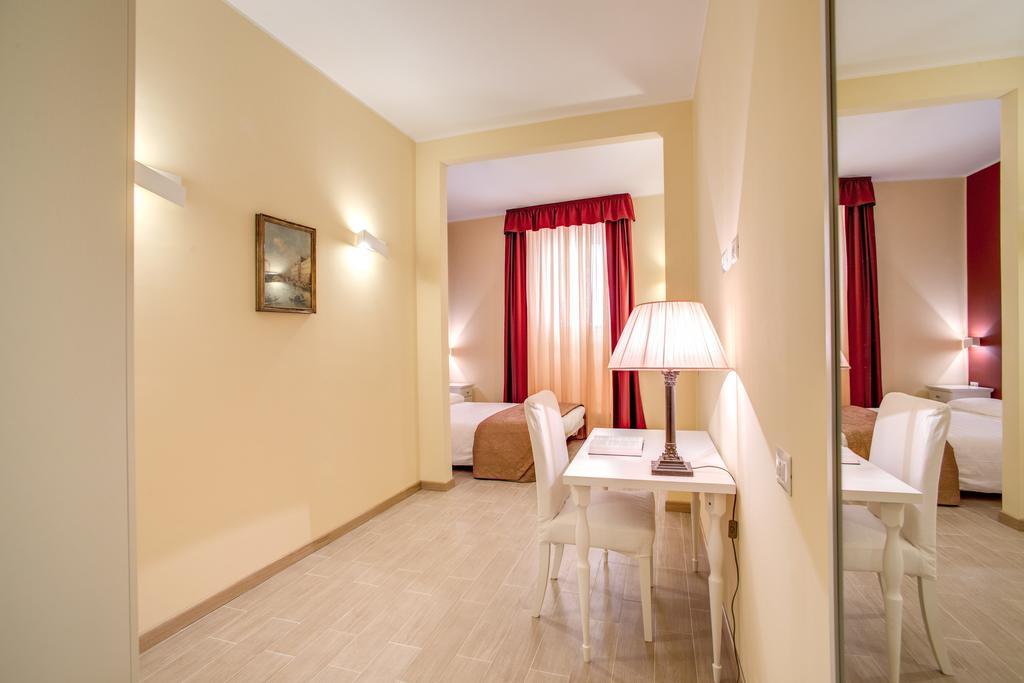Camera Matrimoniale/Doppia con Letti Singoli con Letto Supplementare