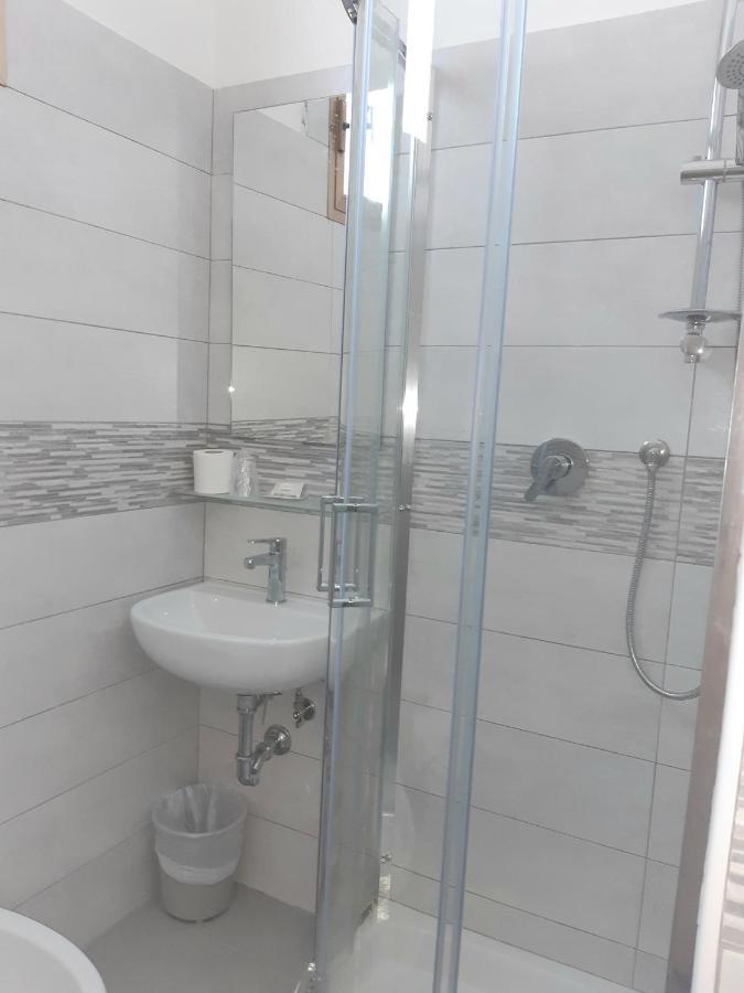 Camera Singola con Bagno Privato
