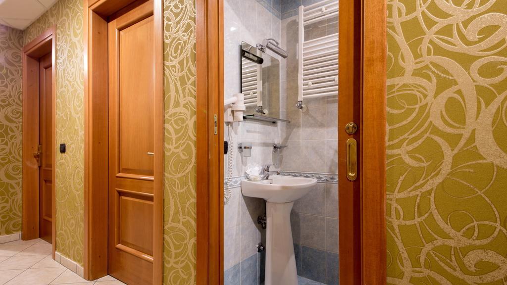 Camera Singola con Bagno Privato Esterno