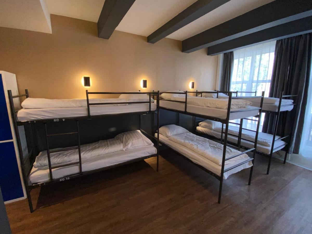 Dormitorio Misto con 10 Letti