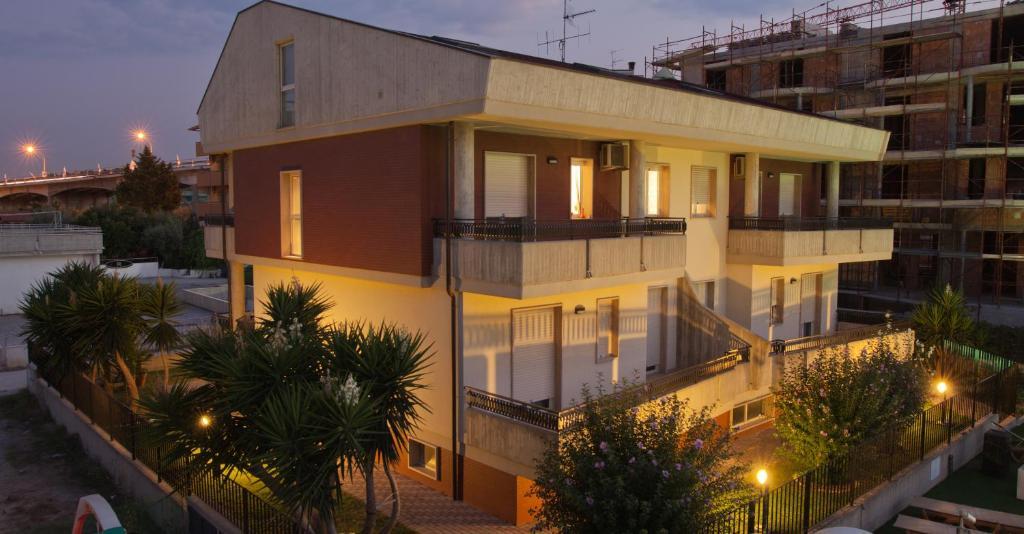 Appartamento con 2 Camere da Letto e Vista Piscina