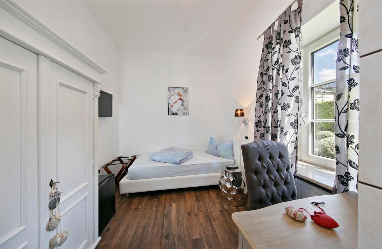 Small Single Room,1152679197:JPEG
