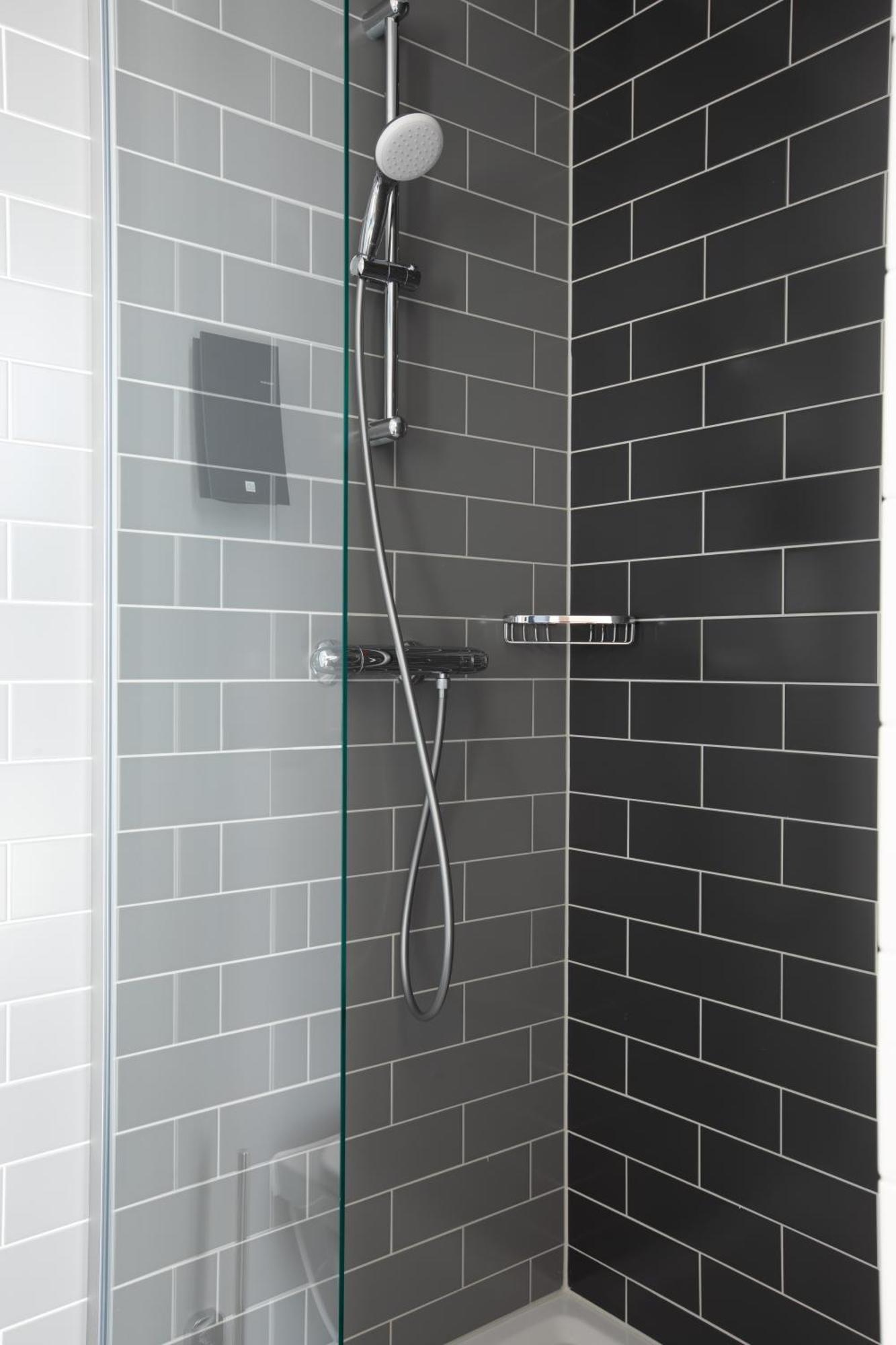 Standard Queen Room - Free Breakfast,1275081220:JPEG