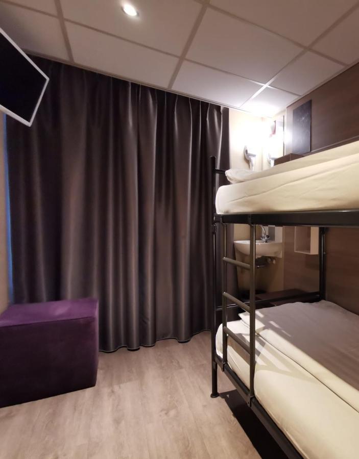 Twin Room,1771537841:JPEG