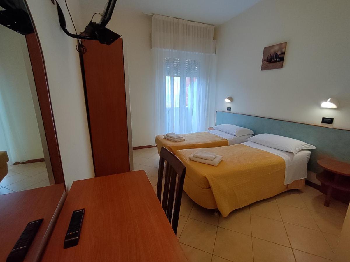 Camera Doppia con Letti Singoli