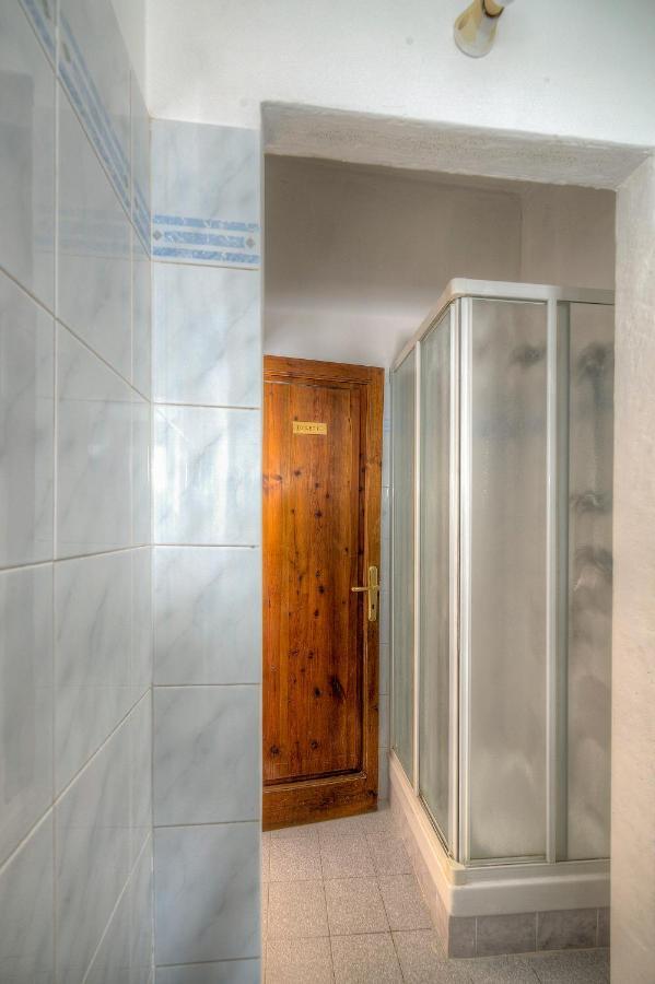 Camera Matrimoniale con Bagno in Comune