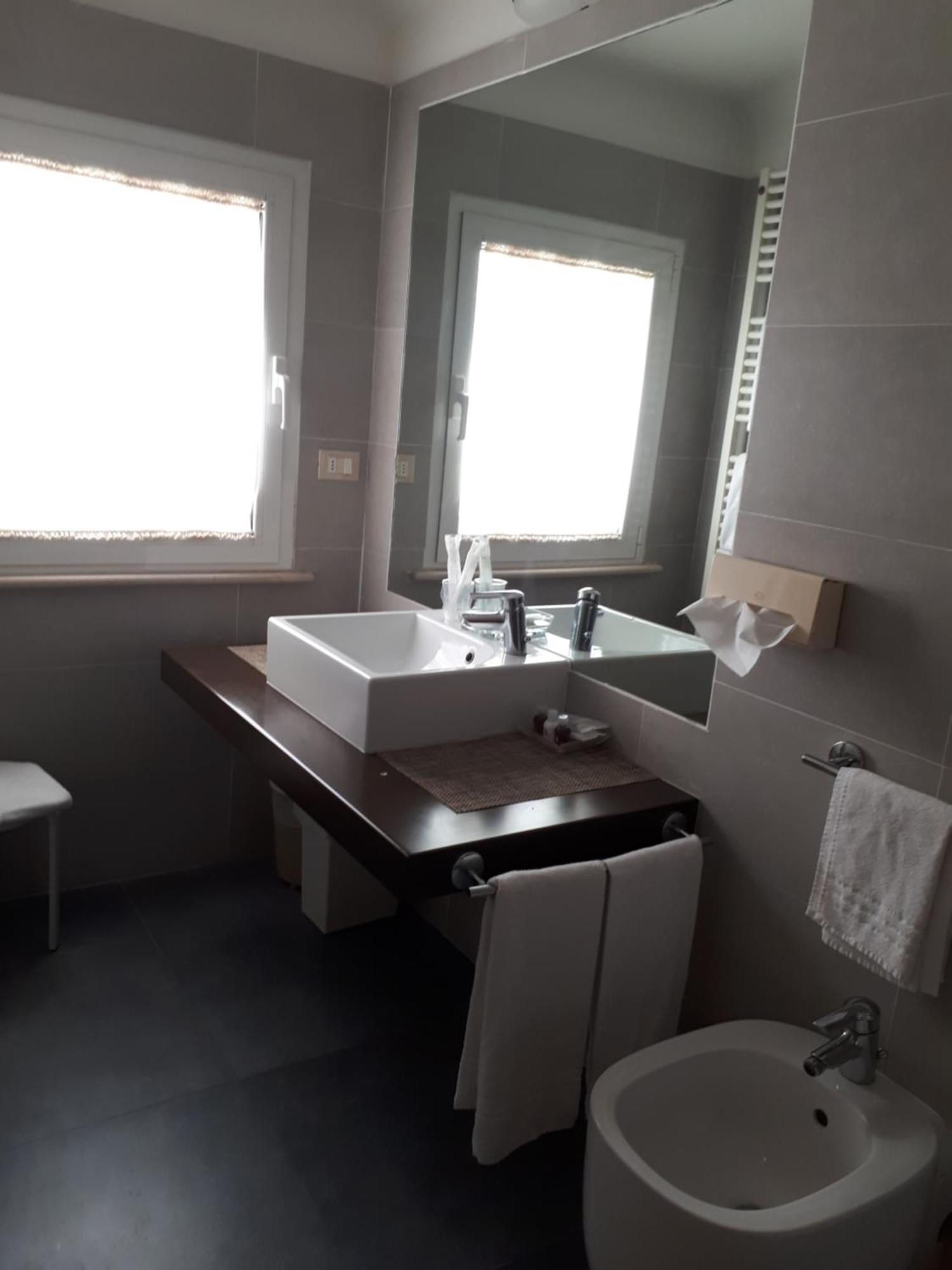 Deluxe Double or Twin Room Balcony,945769363:JPEG