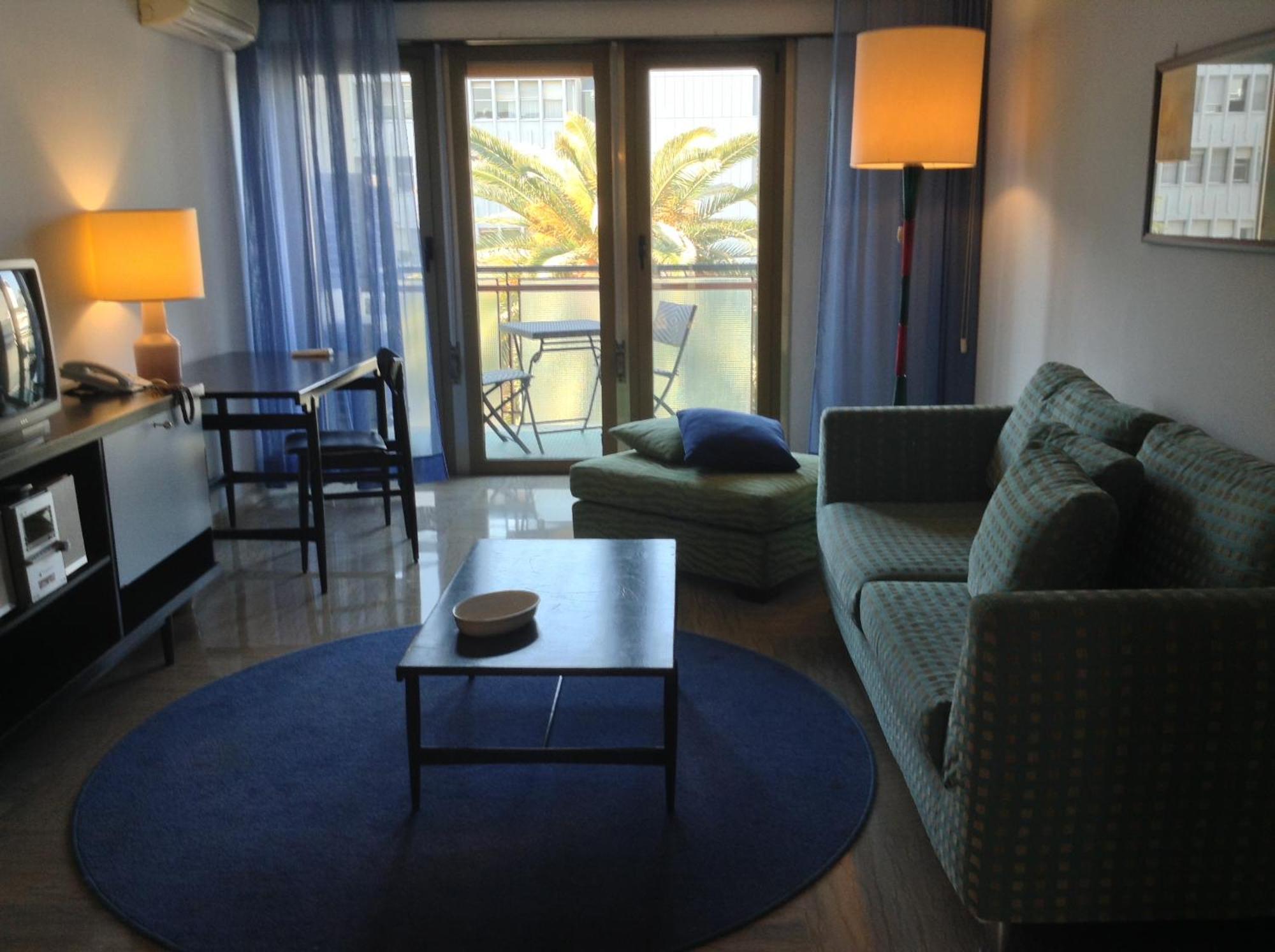 Three-Bedroom Apartment Balcony Split Level,1209382969:JPEG
