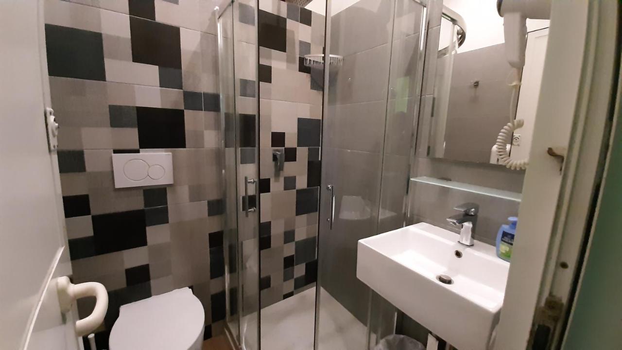 Camera Doppia con Letti Singoli con Bagno Privato