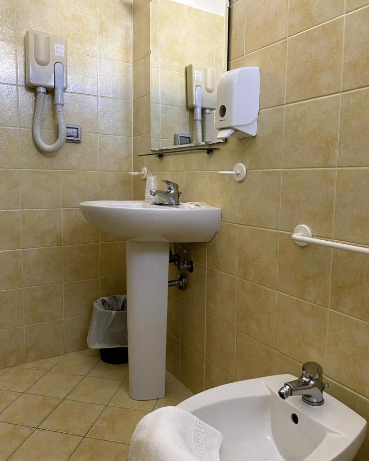Standard Double or Twin Room,1233510290:JPEG