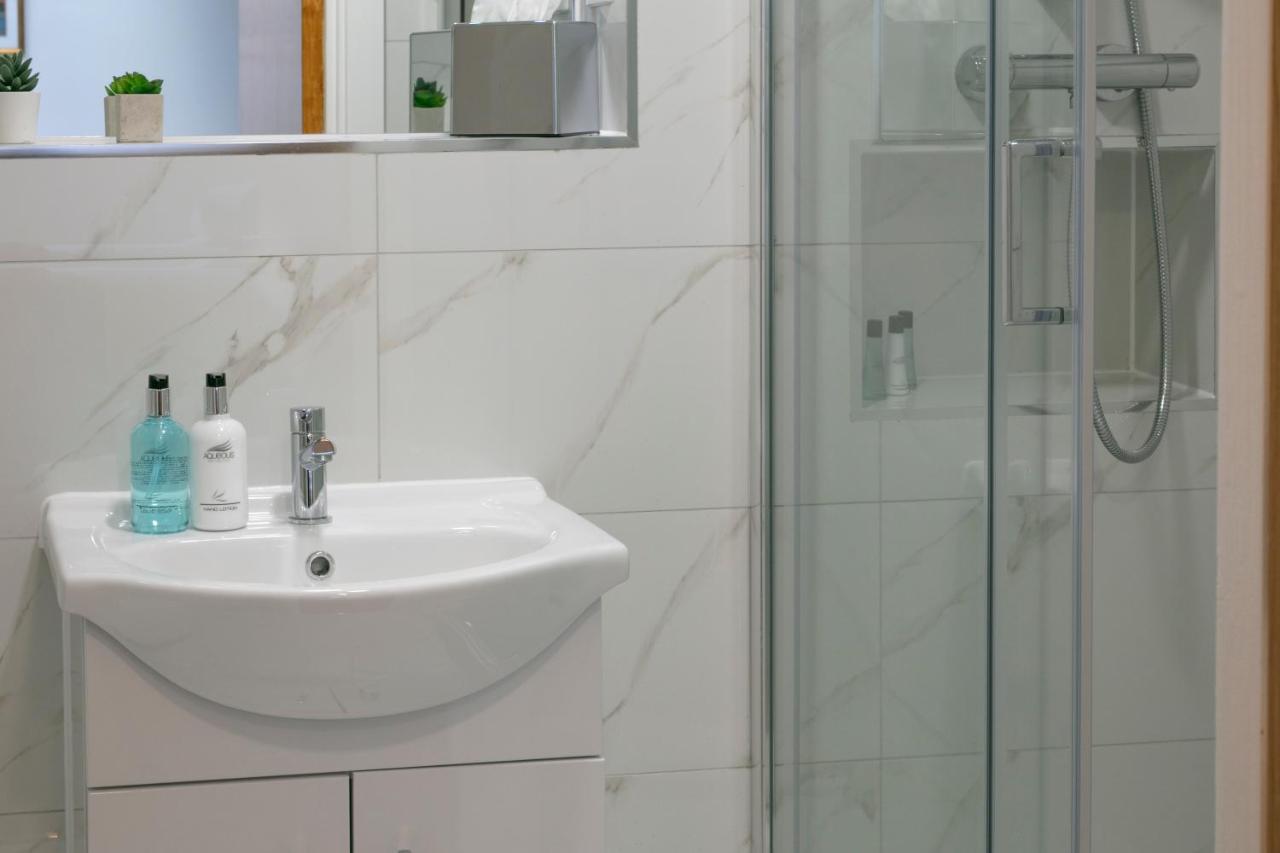 Camera Familiare Superior con 1 Letto King-Size e 2 Letti Singoli e Angolo Cottura - Non Fumatori