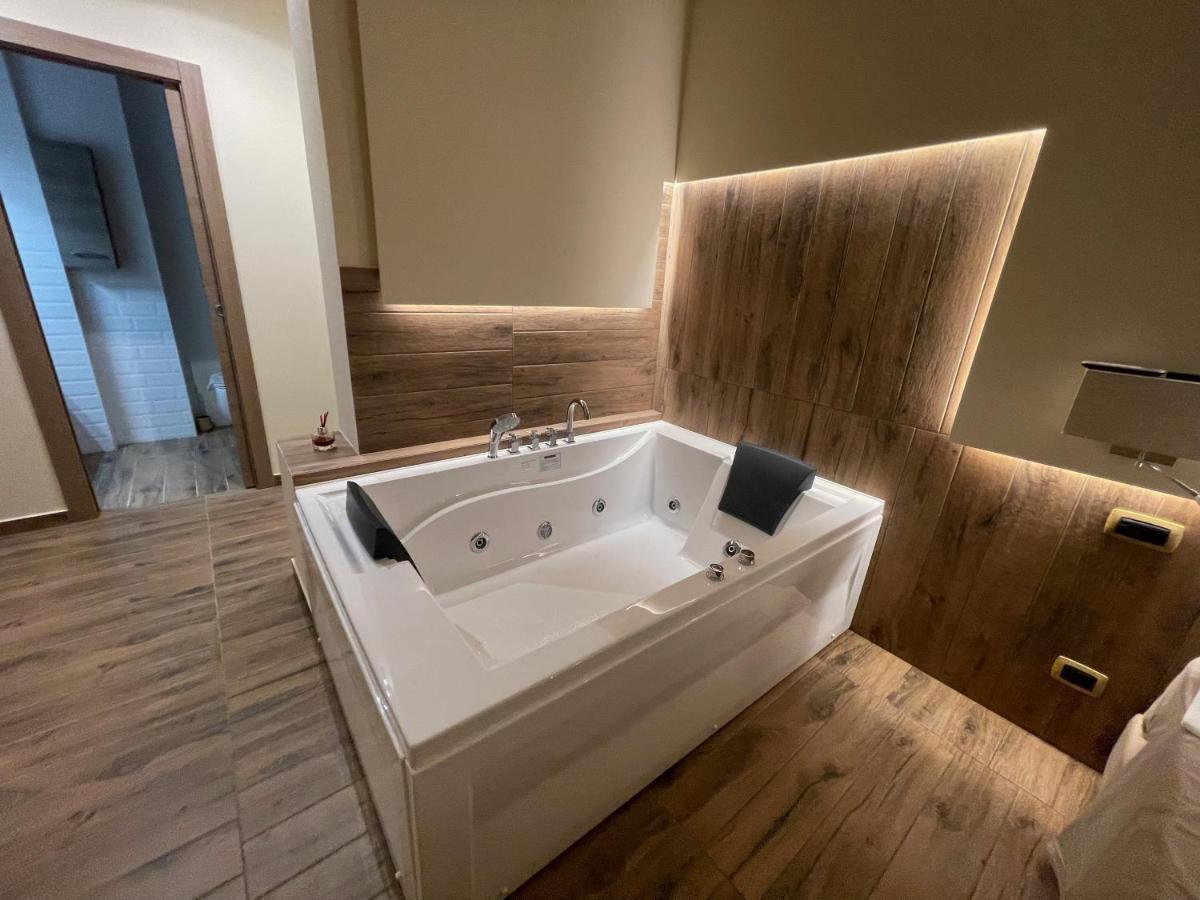 Double Room with Spa Bath,1264267411:JPEG