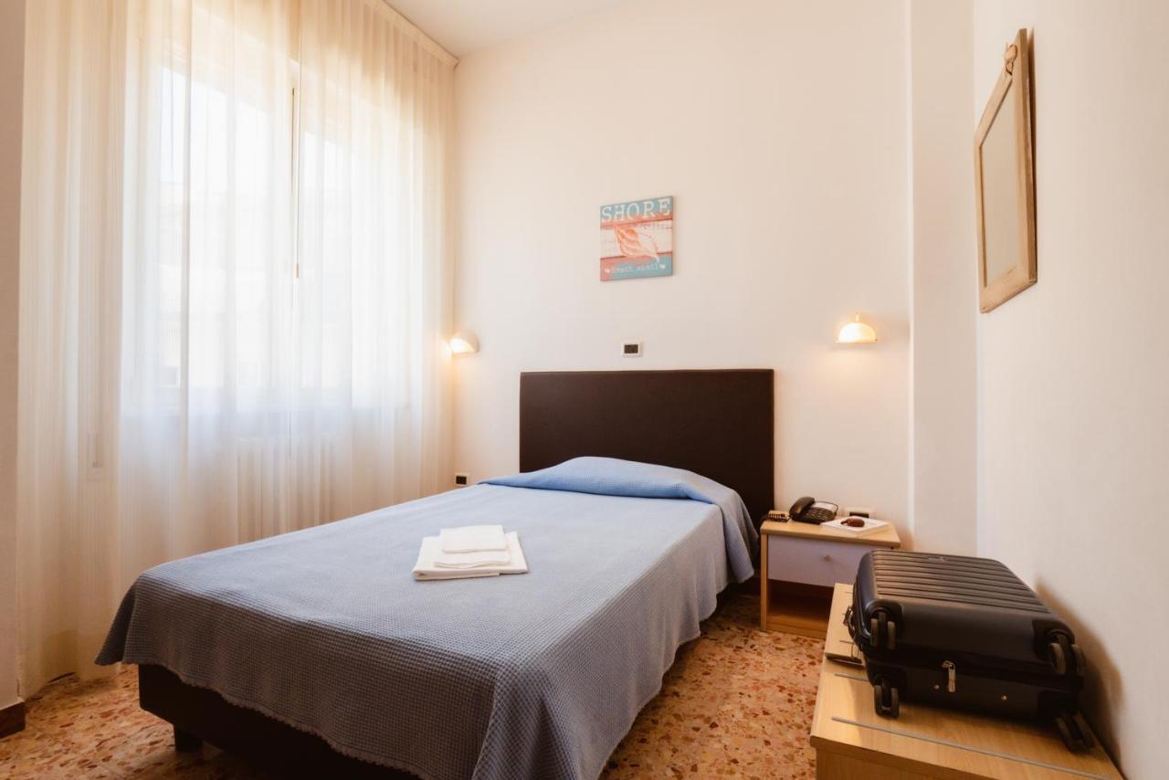 Single Room,1263279358:JPEG