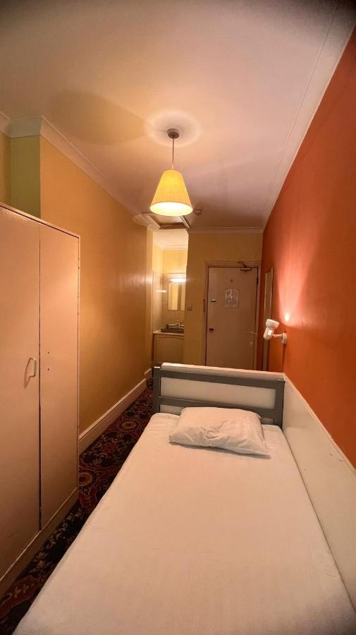 Camera Singola con Bagno in Comune