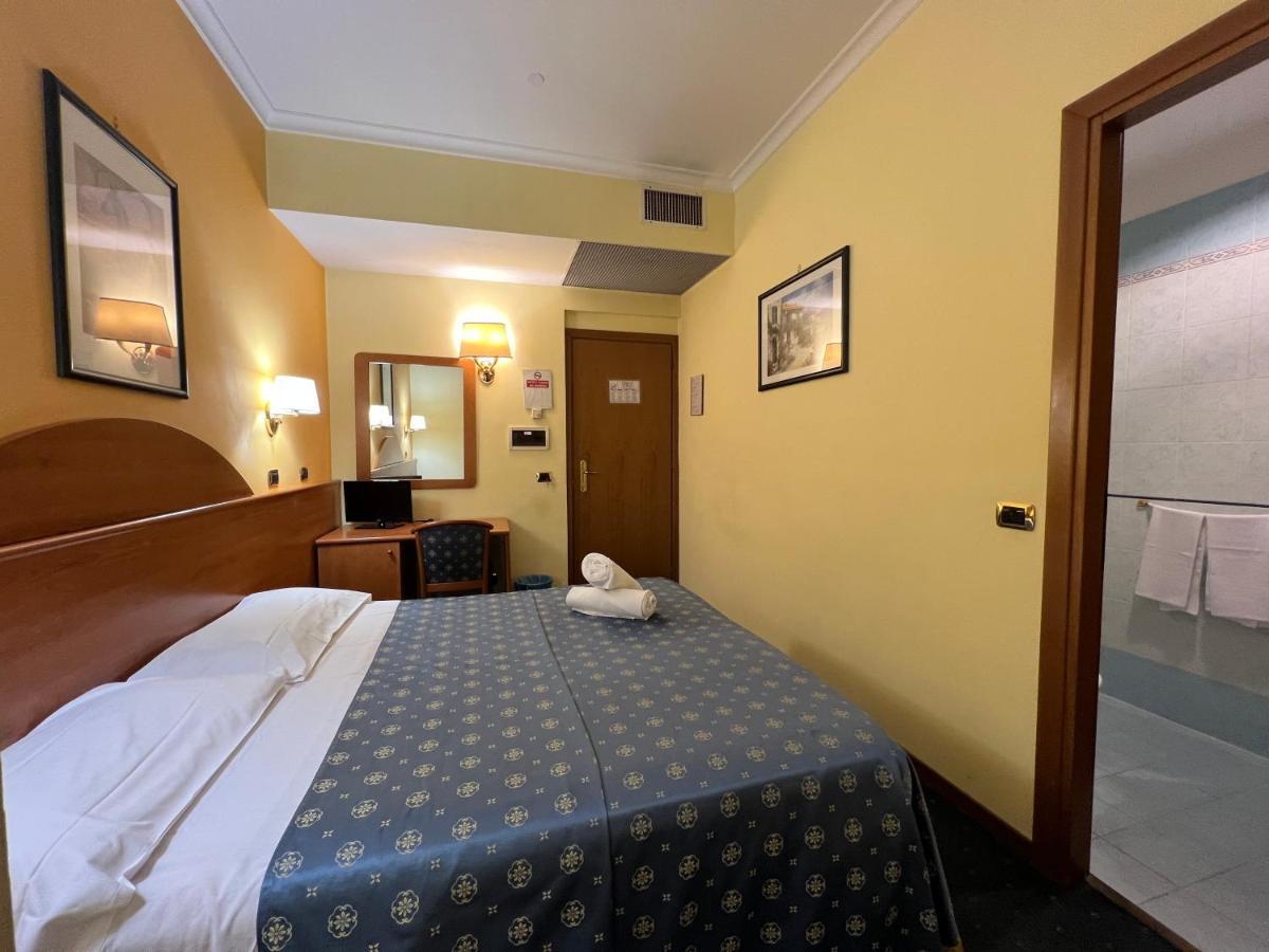 Double or Twin Room,1326148837:JPEG