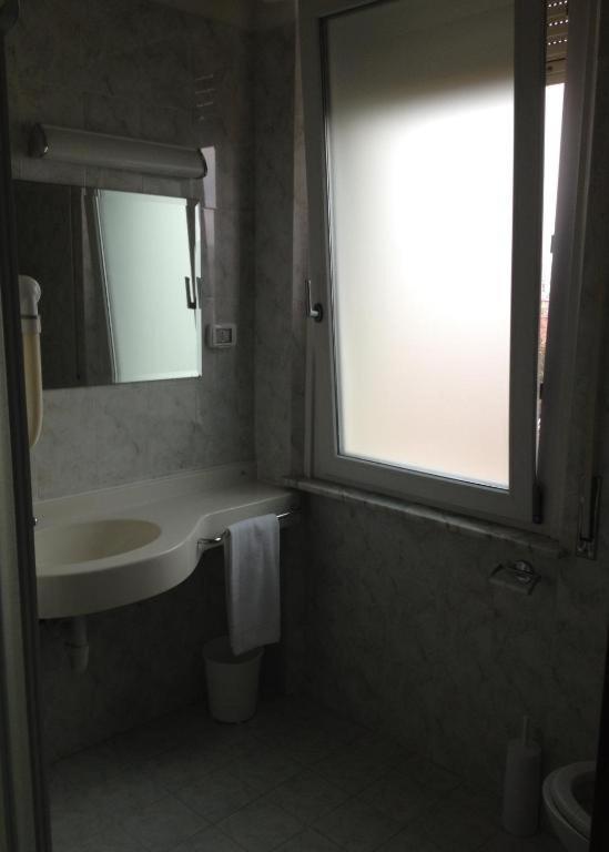 Single Room,236404009:JPEG