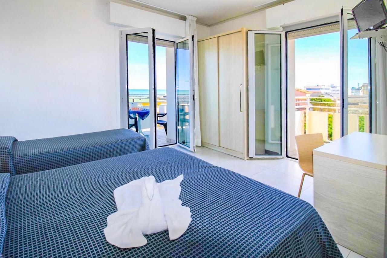 Quadruple Room Balcony,1374627140:JPEG