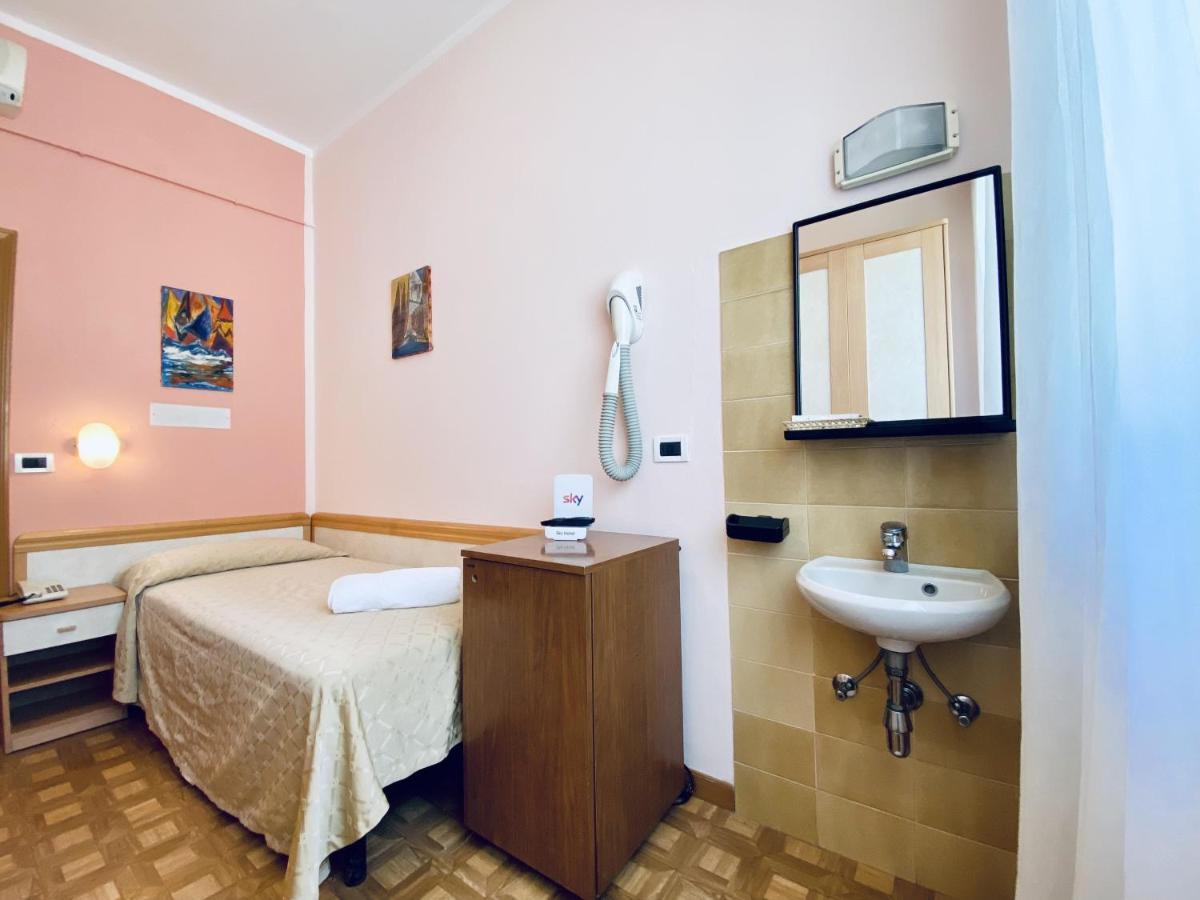 Camera Singola con Bagno in Comune