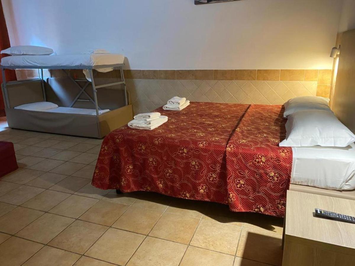 Camera Familiare con Bagno Privato