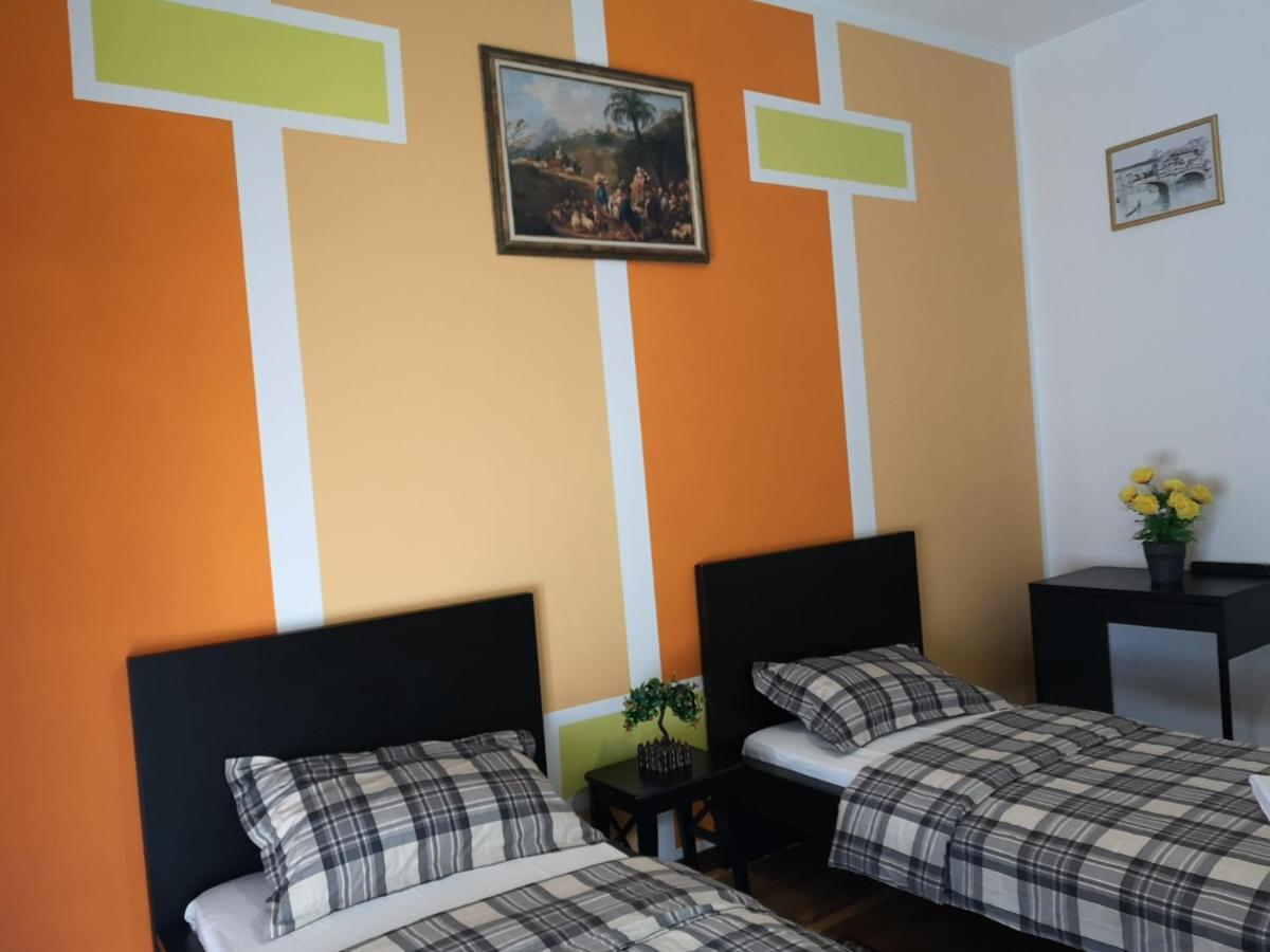 Twin Room with Shared Bathroom,1487898628:JPEG