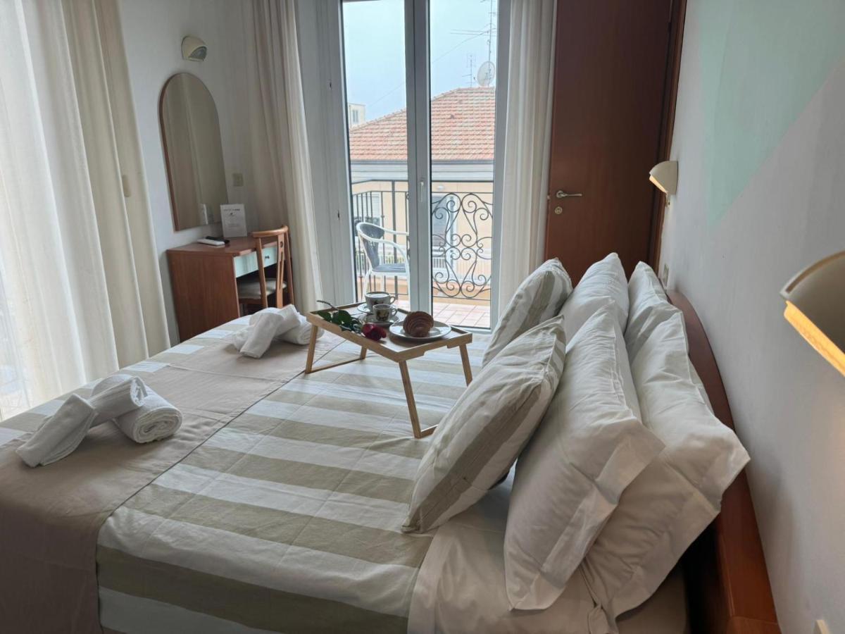 Camera Matrimoniale/Doppia con Letti Singoli con Balcone