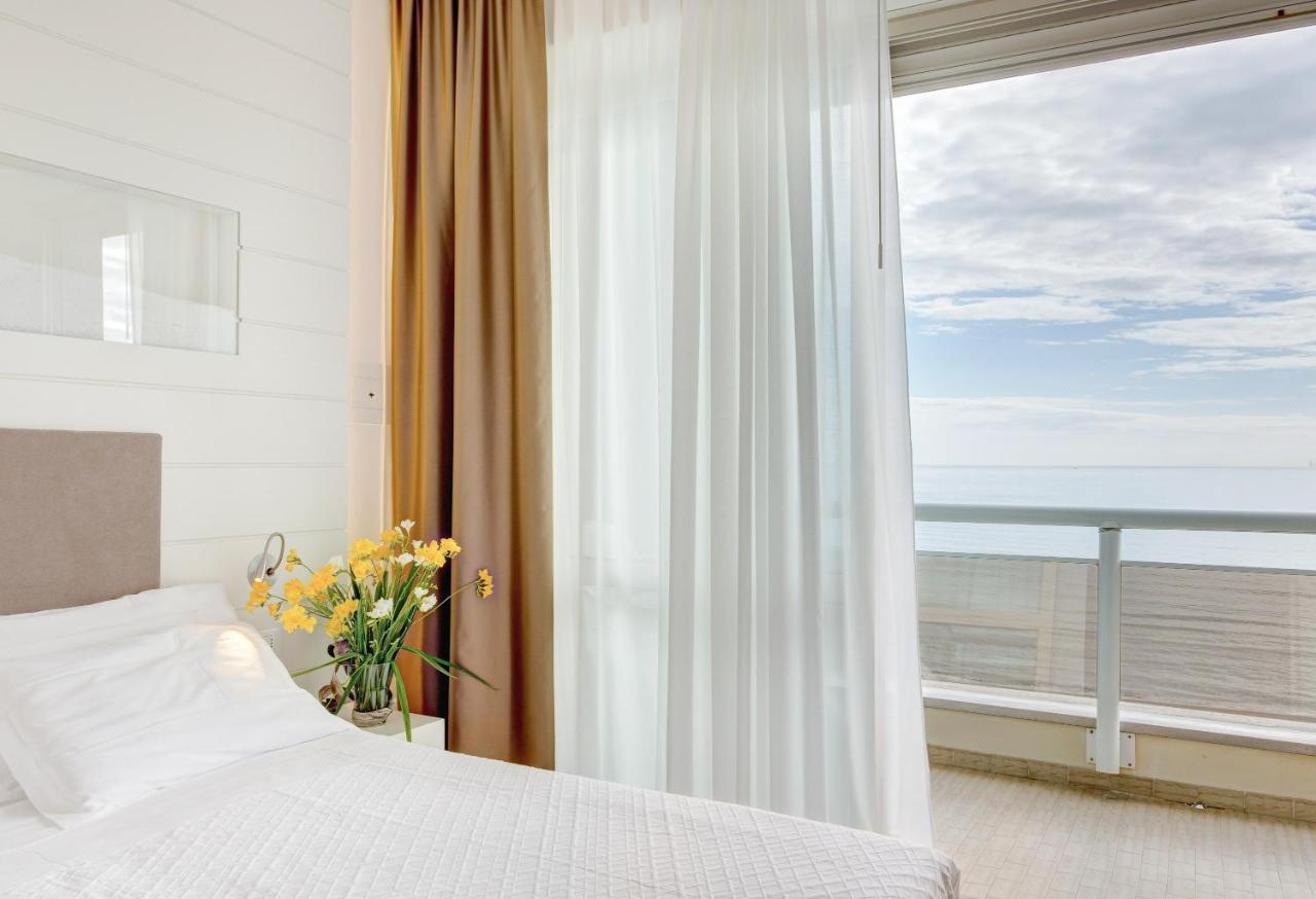 Deluxe Double or Twin Room Front Sea View,1498743301:JPEG