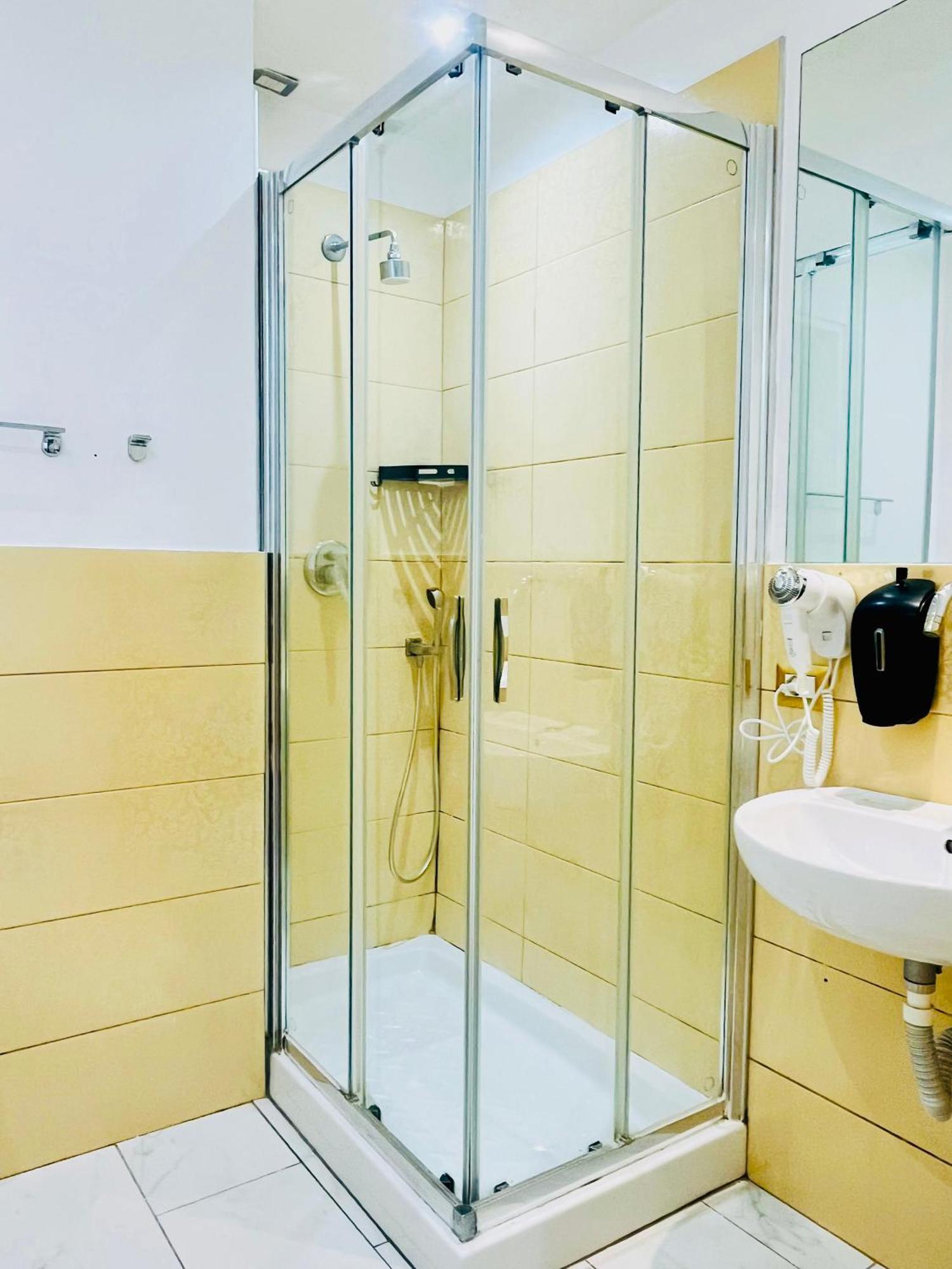 Quadruple Room Private Bathroom
