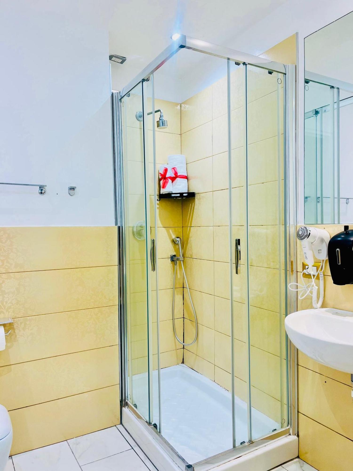 Quadruple Room Private Bathroom