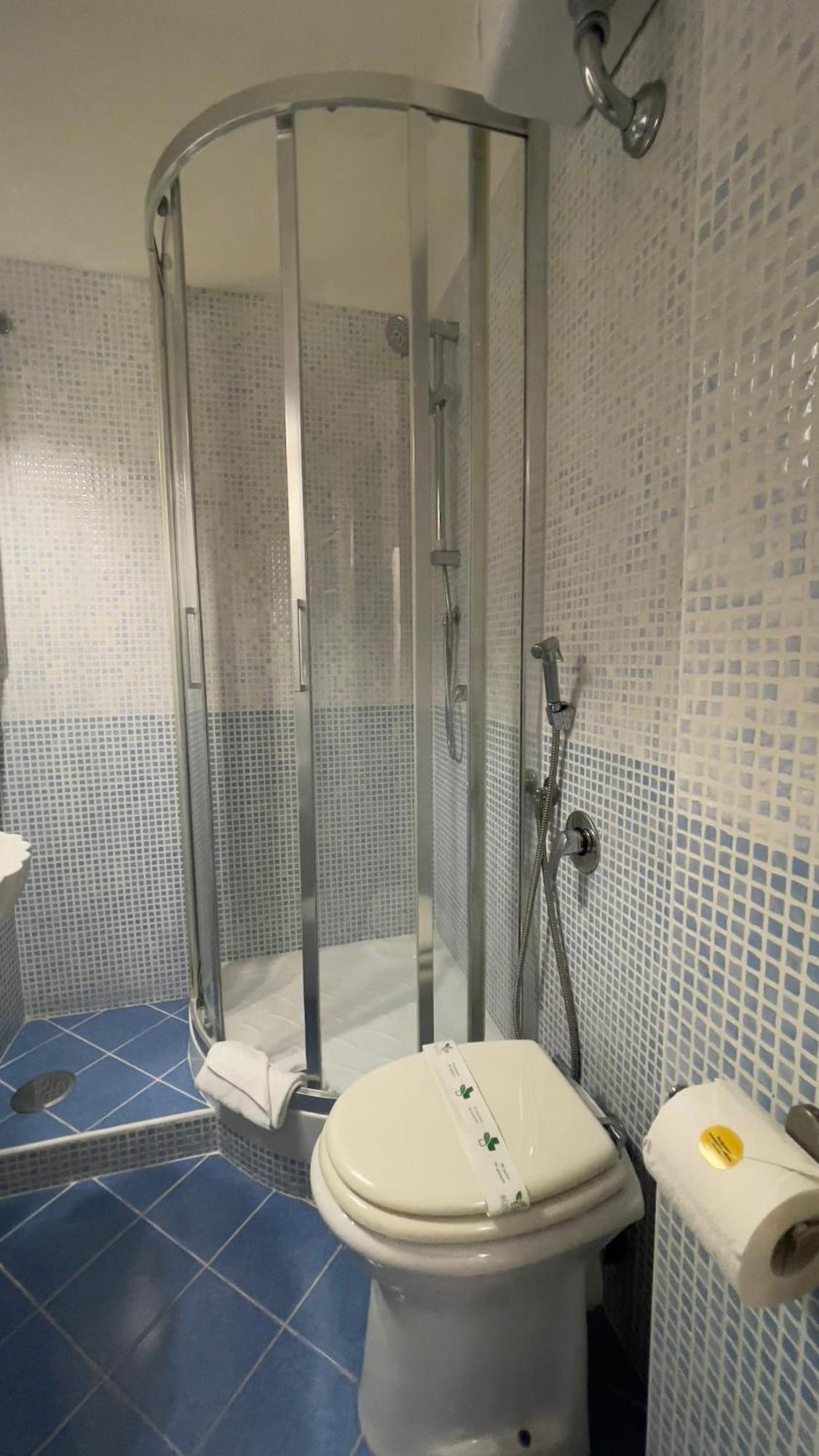 Small Double Room,1549372855:JPEG