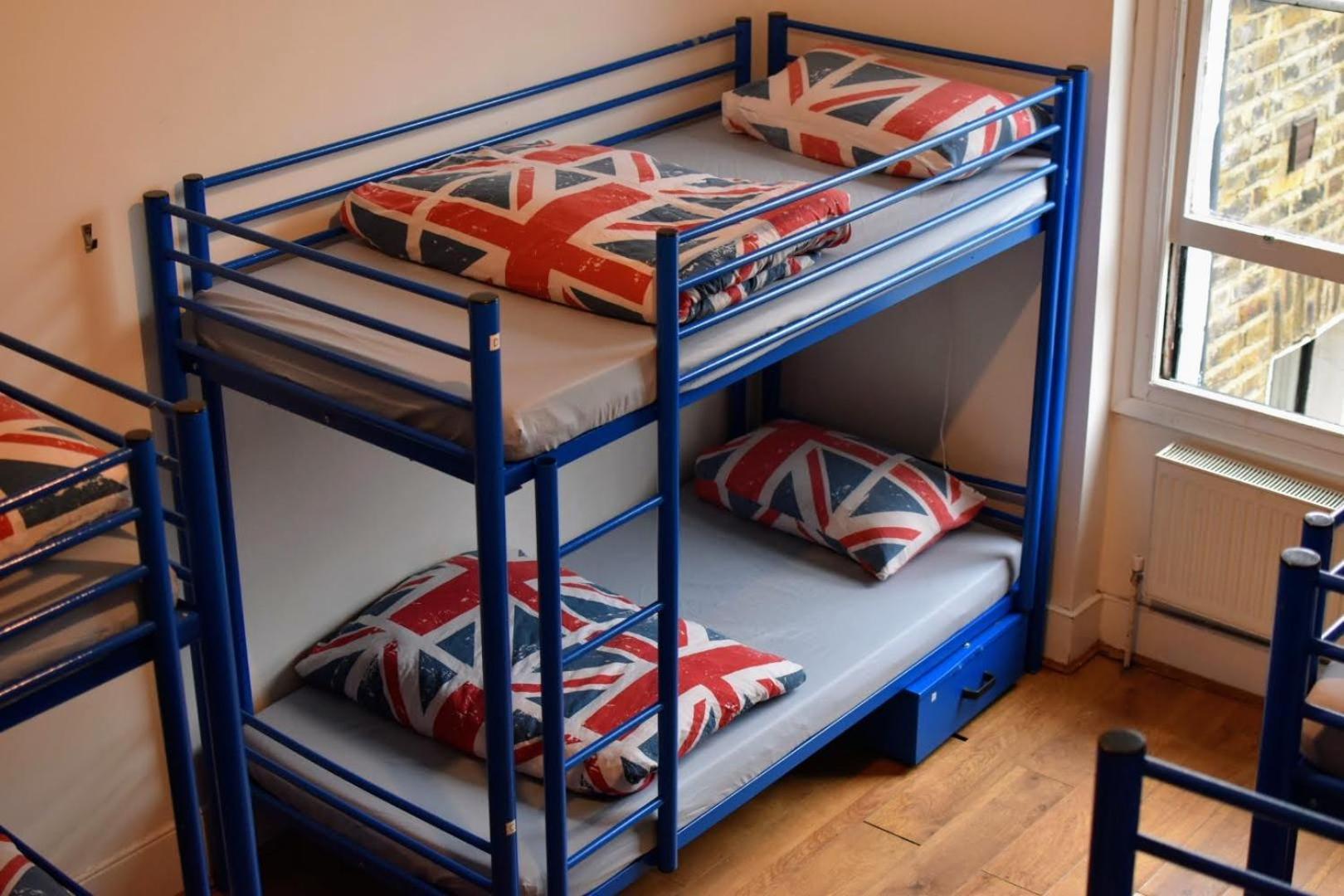 Posto Letto in Dormitorio Misto con 8 Letti