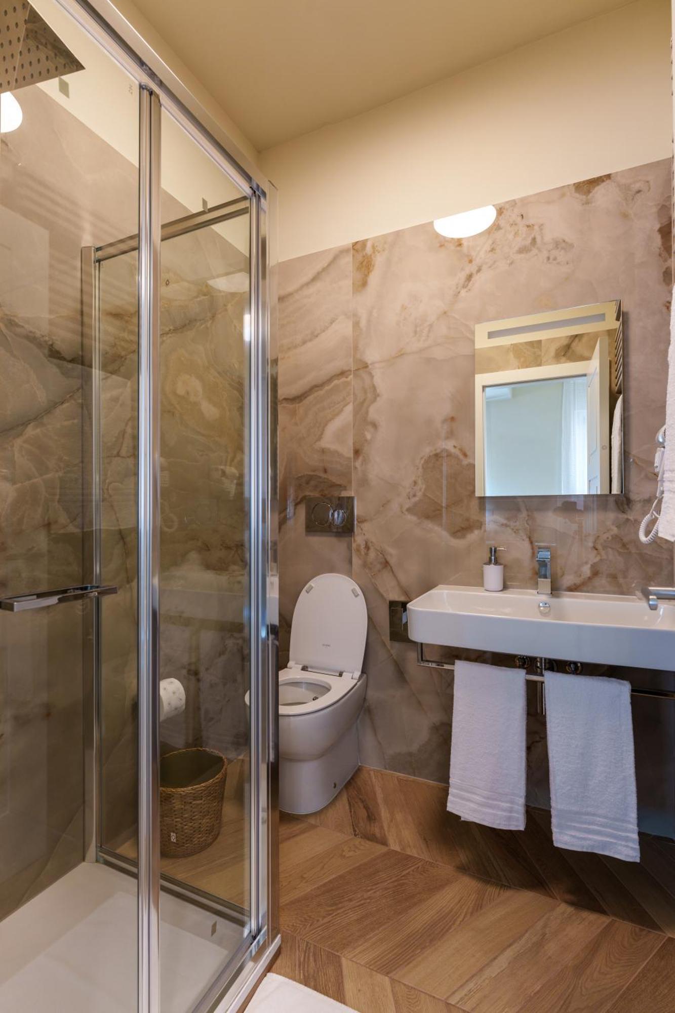 Double Room Private Bathroom