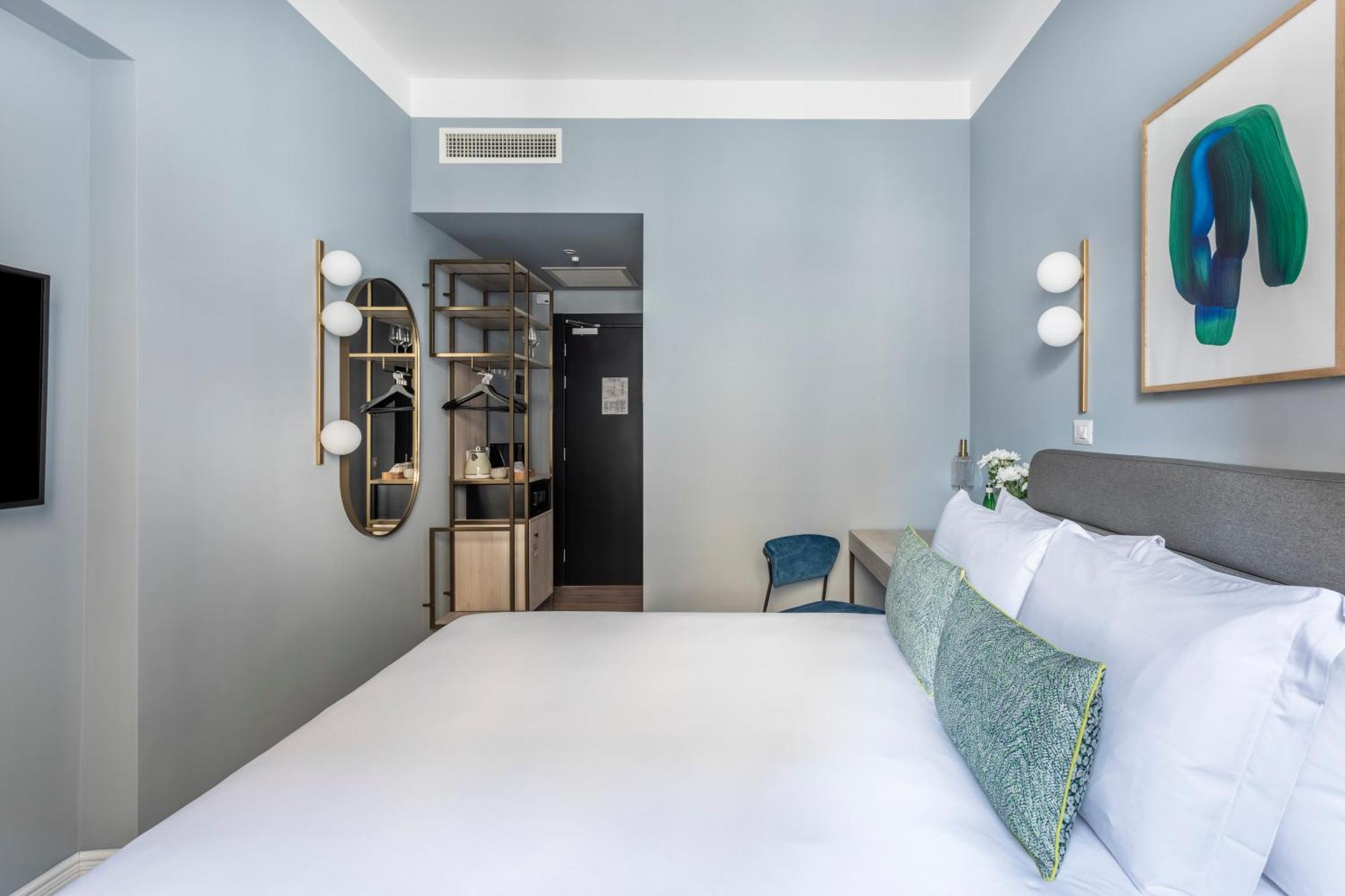 Medium Room