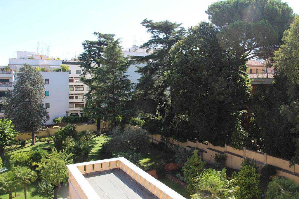 Camera Matrimoniale con Bagno in Comune
