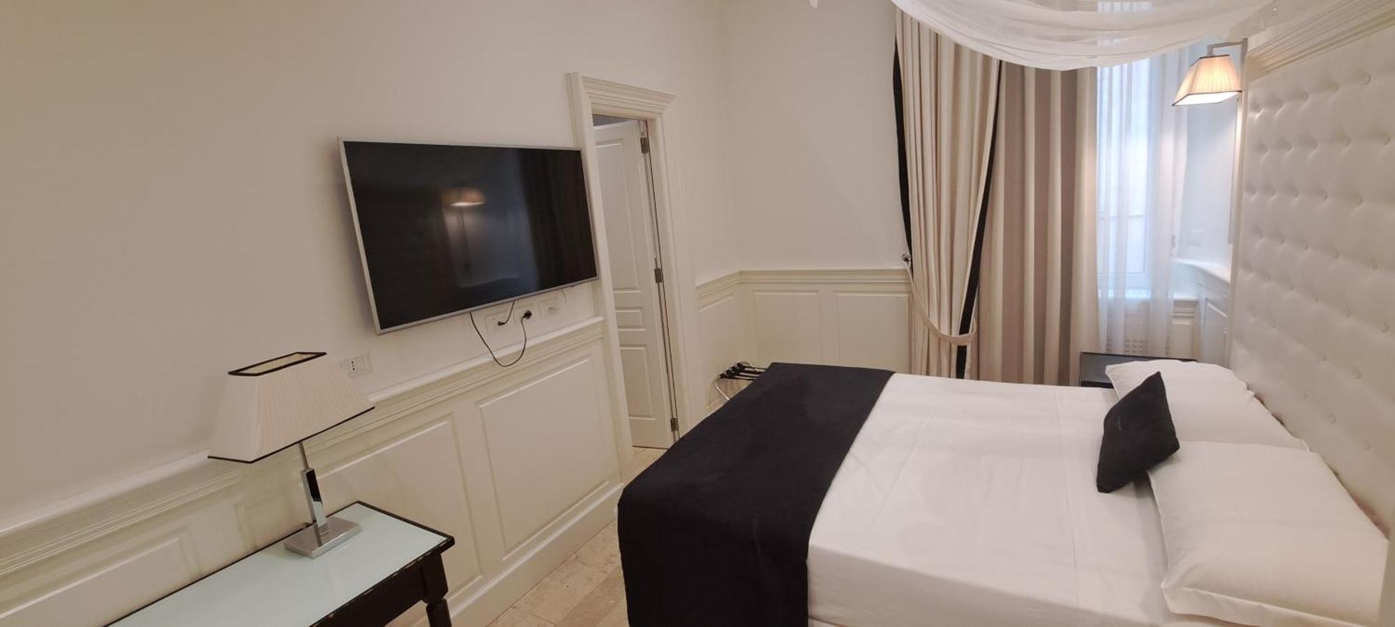 Small Double Room,1543854796:JPEG