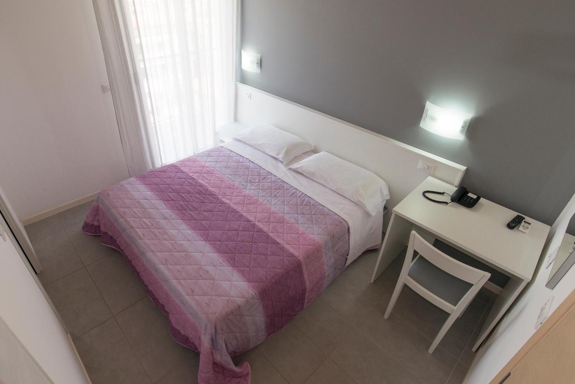 Large Double or Twin Room,1559325994:JPEG