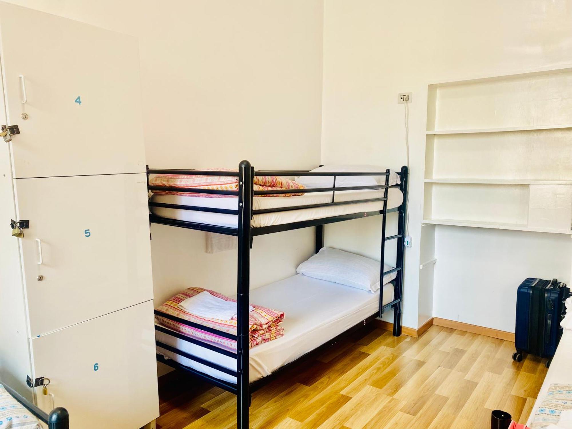 Bed 6-Bed Female Dormitory Room