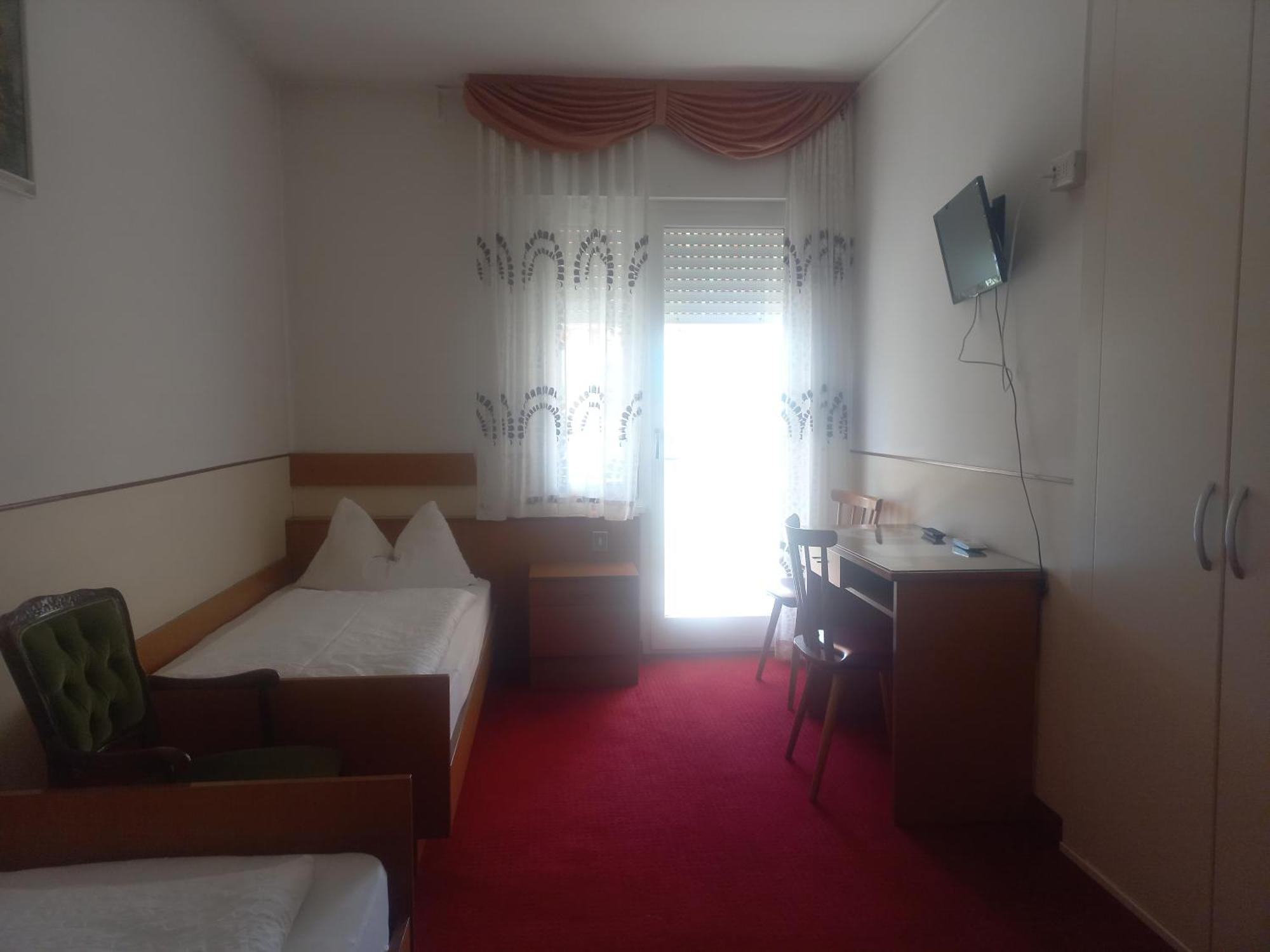 Classic Twin Room