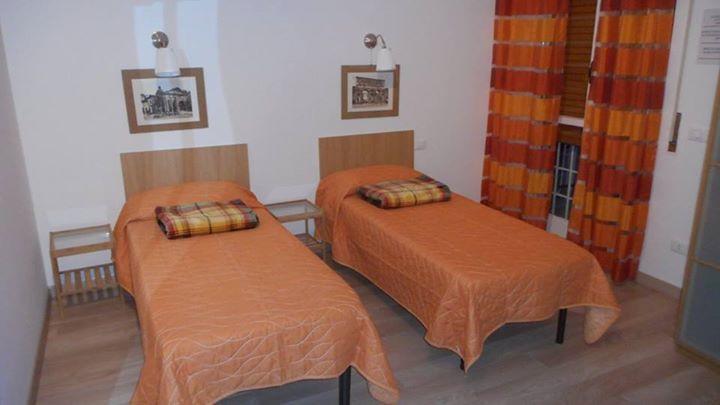 Camera Doppia con Letti Singoli con Bagno