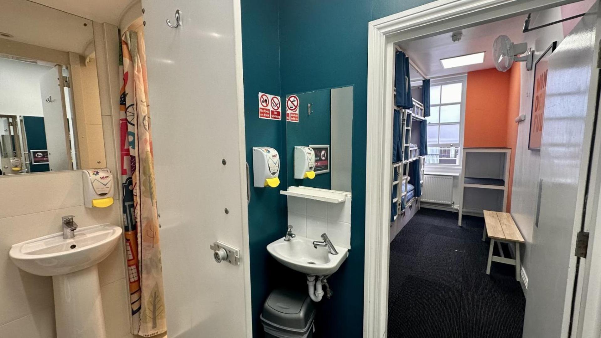 Single Bed 6-Bed Mixed Dormitory Private Bathroom 18-45 Years