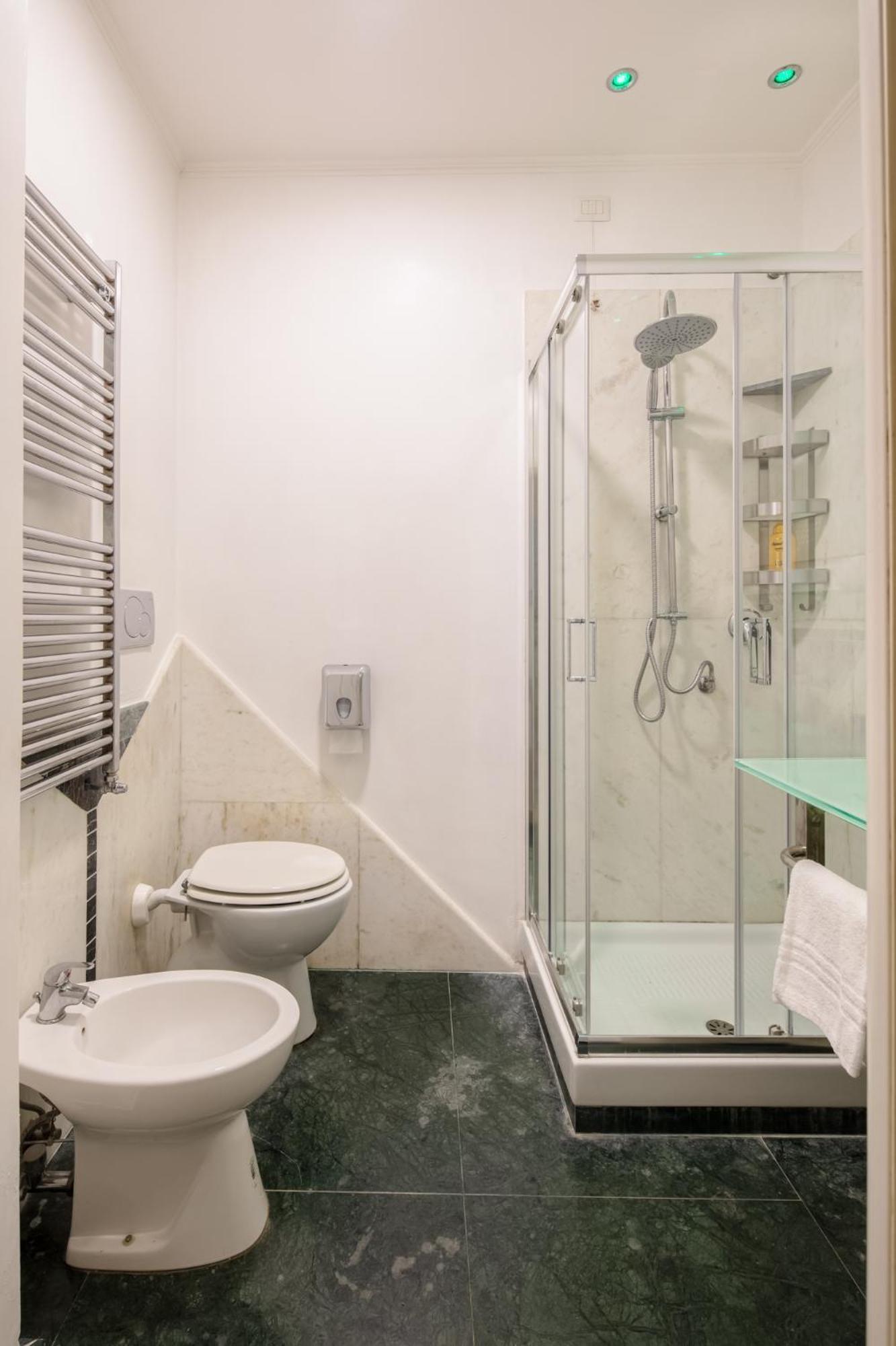 Camera Matrimoniale con Bagno Privato Esterno