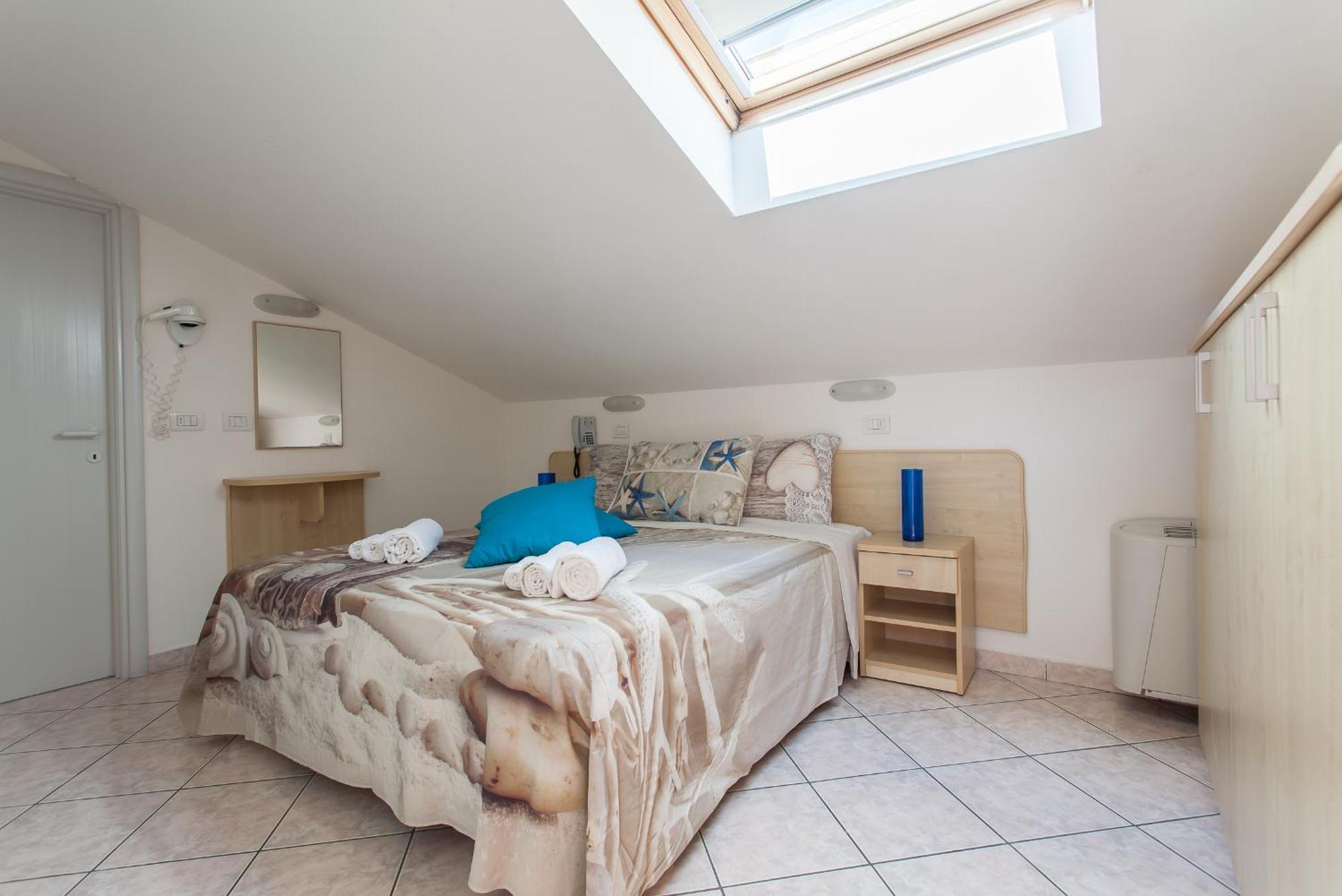 Double or Twin Room Attic