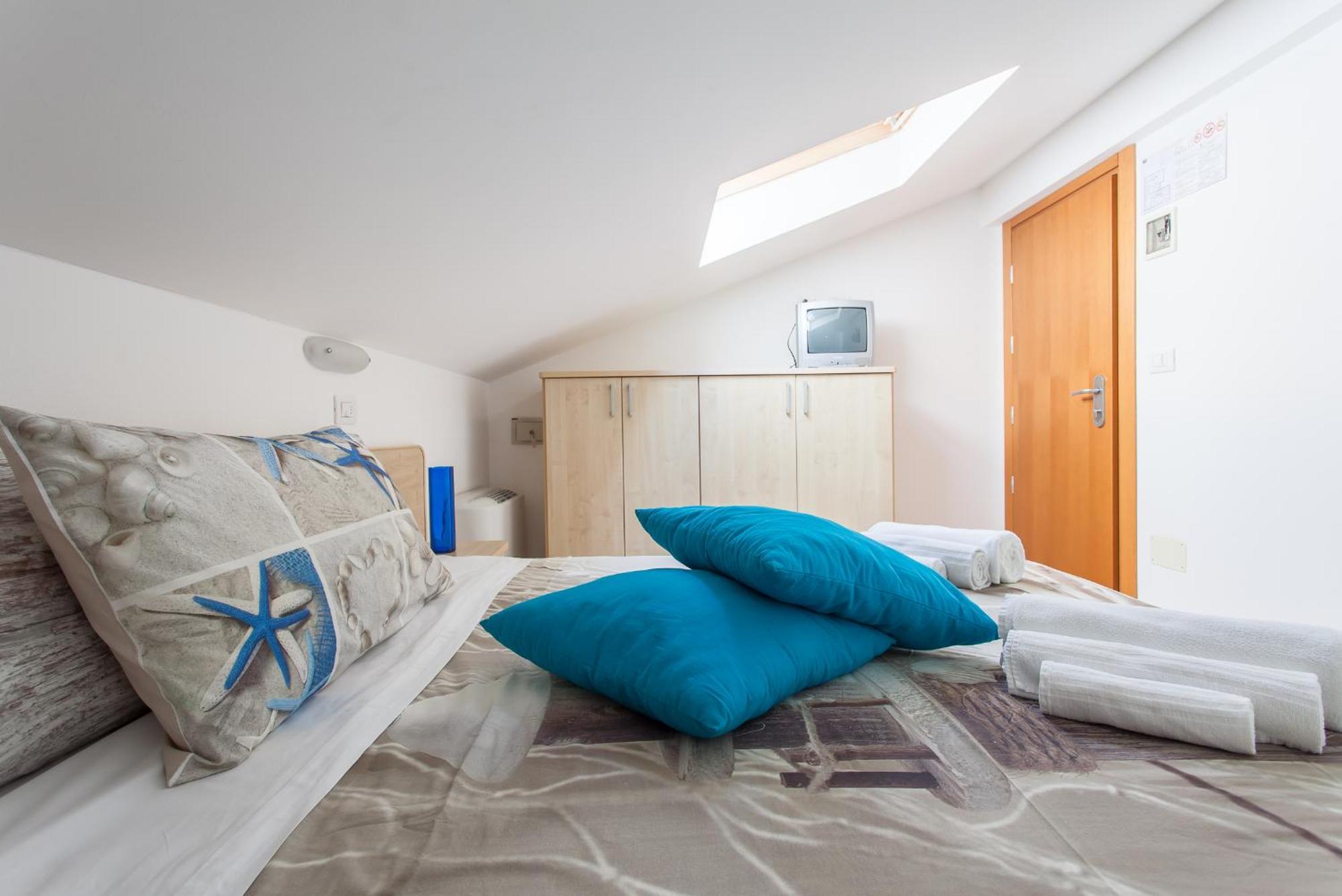 Double or Twin Room Attic