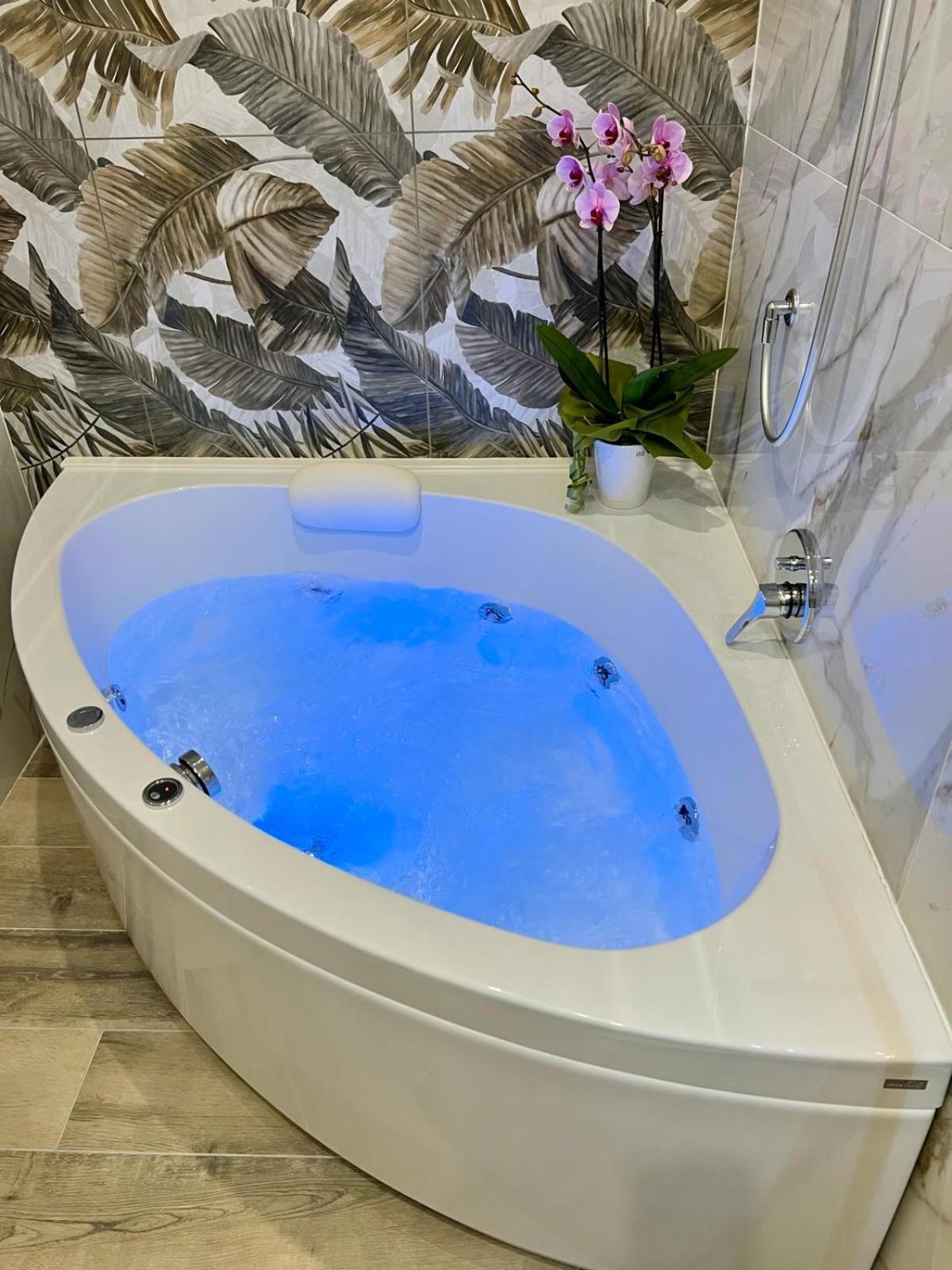 King Room Spa Bath